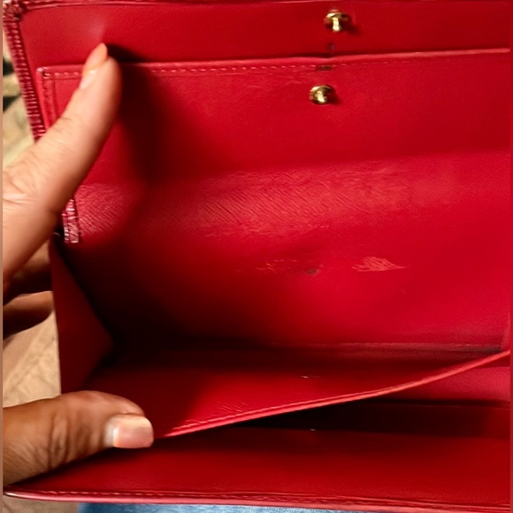Authentic Louis Vuitton Vintage long red epi wallet. In great used condition. - Picture 9 of 10